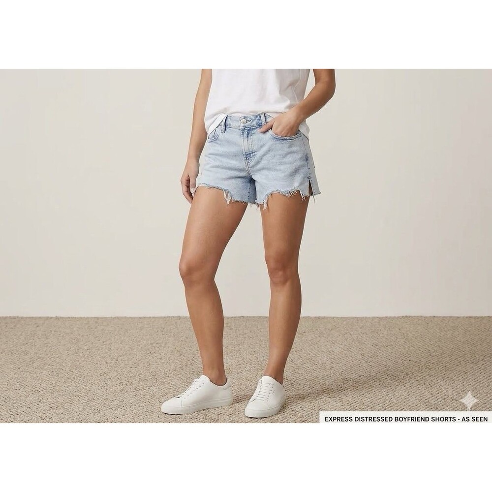 Express Women's Boyfriend Midi Mid Rise Light Wash Blue Denim Shorts Size 4
